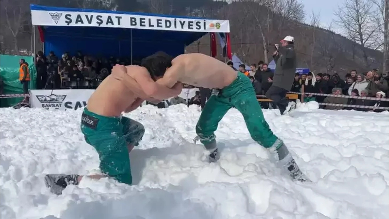 Kar Üstü Karakucak Güreşleri nefes kesti