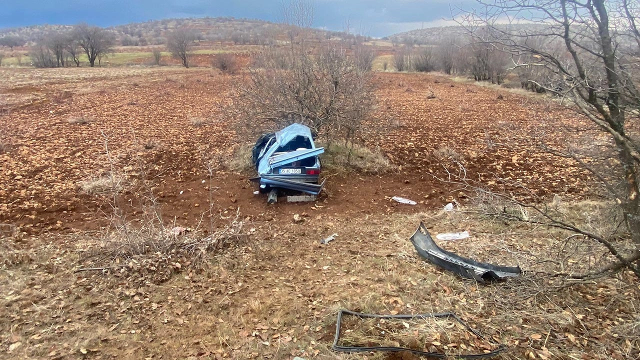 Mardin'de kaza: Takla atan otomobil tarlaya uçtu