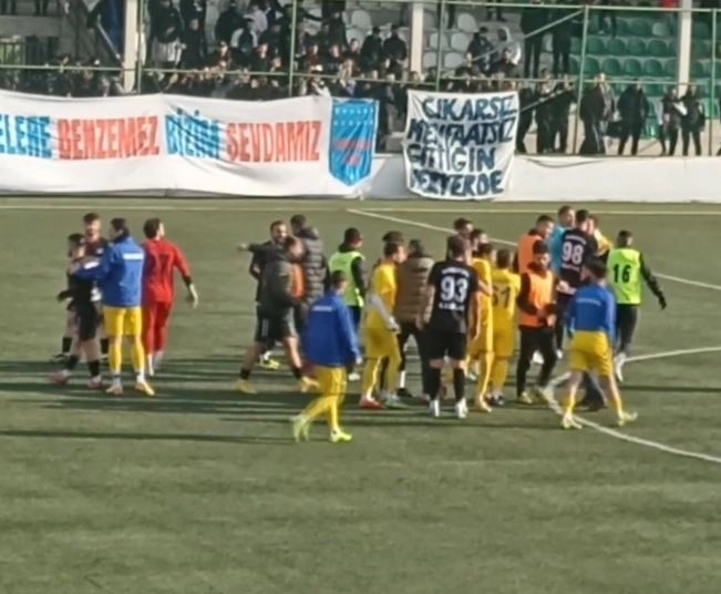 İzmir haber: Amatör maçta kavga! 3 futbolcu yaralandı