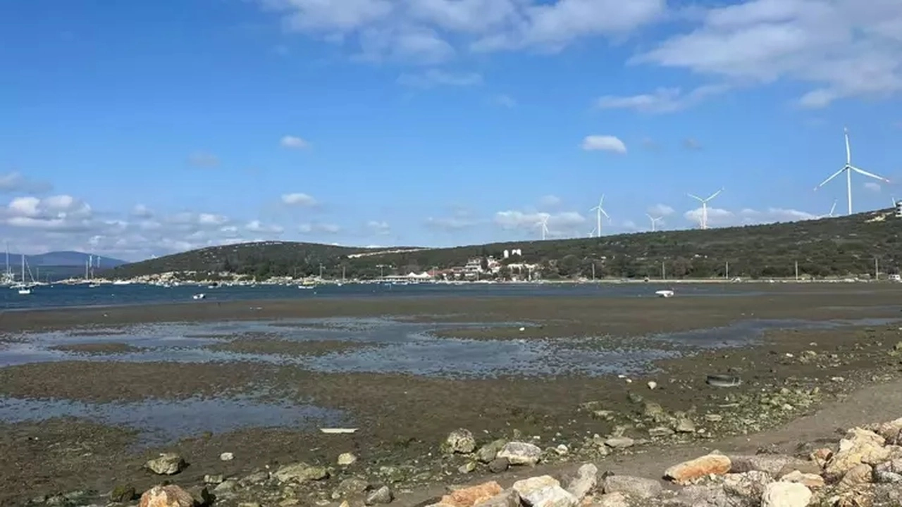 İzmir'de deniz çekilmeye devam ediyor