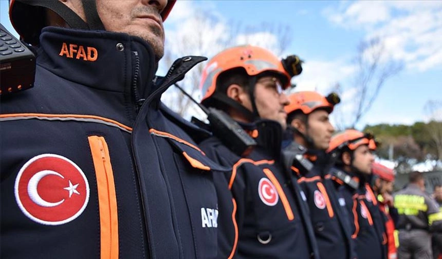 Ege'de deprem alarmı: 70 kişilik AFAD ekibi İzmir'de