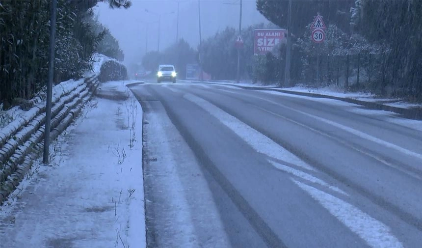 İstanbul'da kar alarmı: Bazı ilçelerde okullar tatil edildi