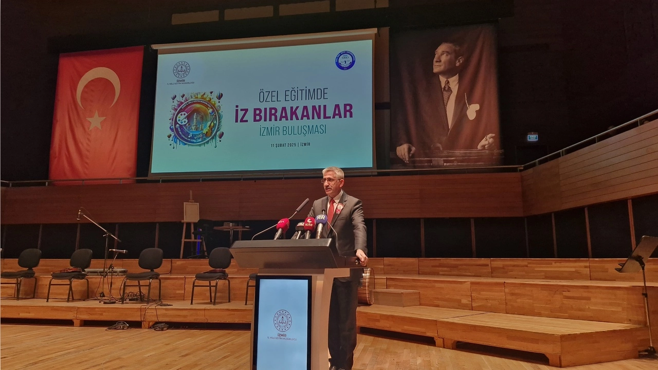 İzmir’den seslenen Bakan Yardımcısı Yılmaz: Eğitimde geri kalınmaması için özel çaba sarf ediyoruz