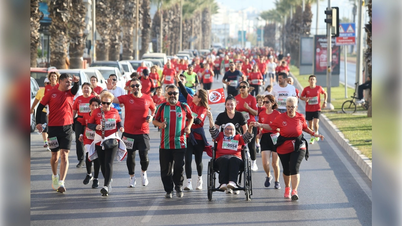 Karşıyaka’da 14 Şubat için renkli kutlama: Sevdiğinle koş