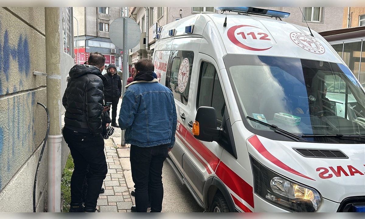 Şizofreni hastası koca, ayrı yaşadığı eşini tornavidayla  yaraladı