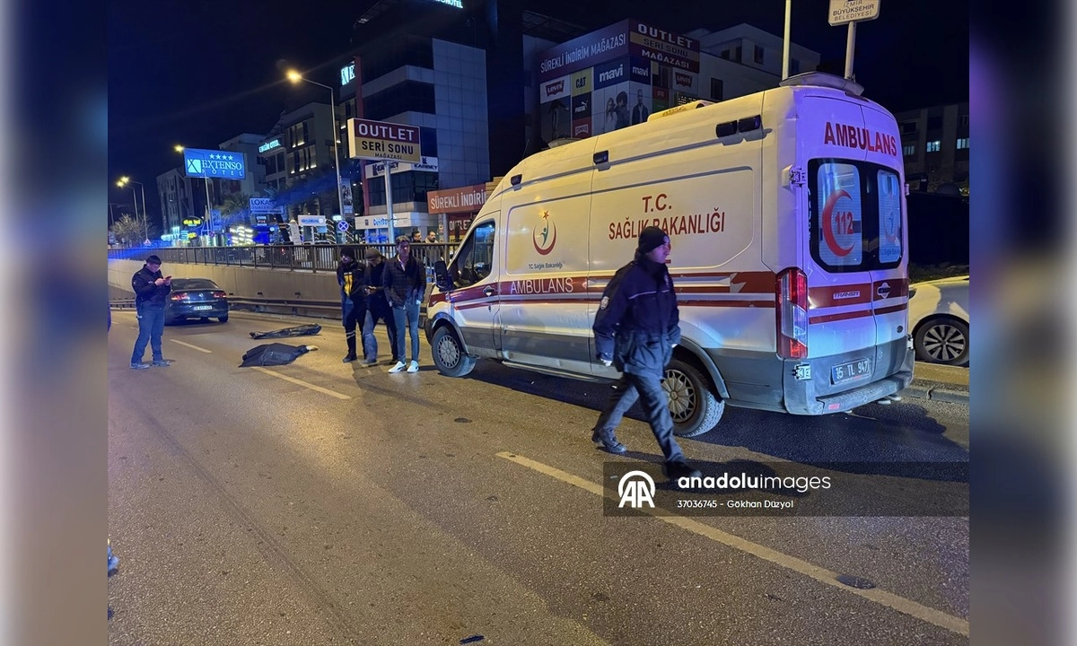 İzmir'de feci kaza: Otomobilin çarptığı yaya hayatını kaybetti