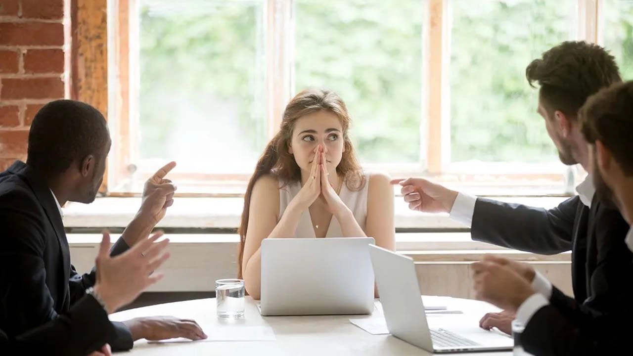 Mansplaining: Bilgi değil, baskınlık kurma aracı mı?