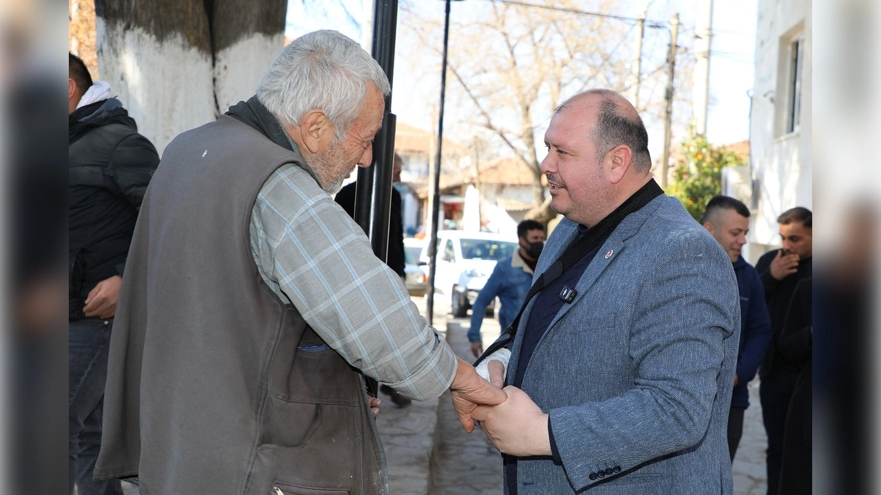 Başkan Çiçek'ten mahalle ziyareti: Makama kapanan değil sahada olan yönetim