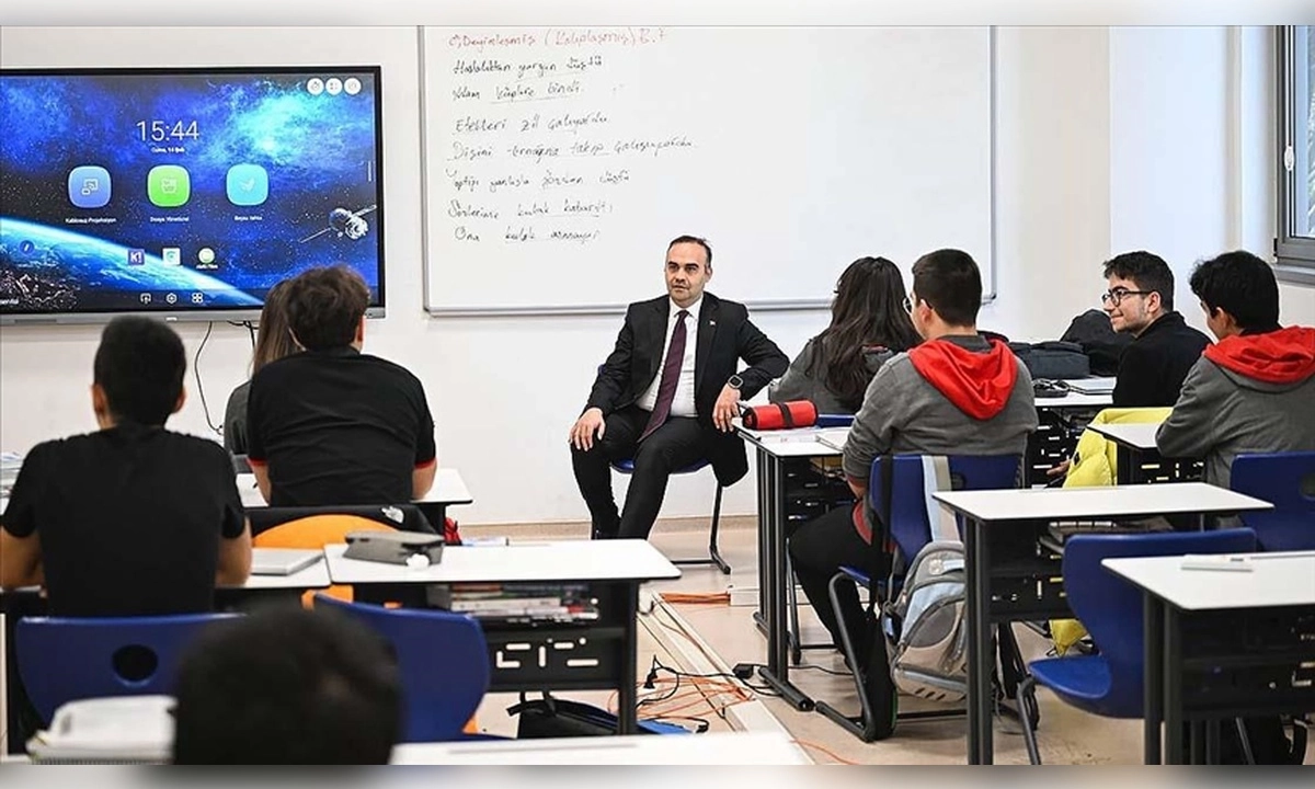 Bakan Kacır: Hedefimiz TÜBİTAK Fen Lisesi ile oluşturduğumuz bu yeni lise ekolünü Anadolu'ya yaygınlaştırmak