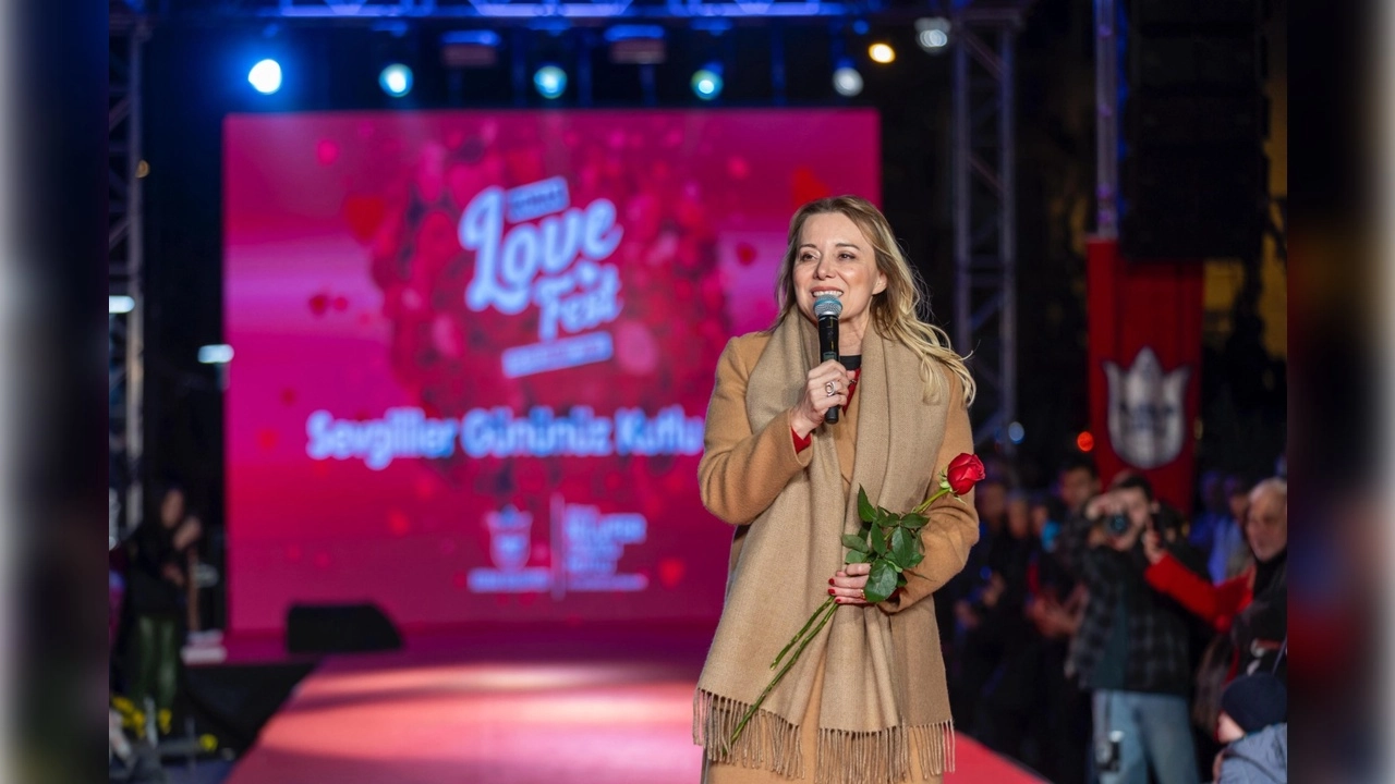 Sevgililer günü Konak’ta Love Fest ile kutlandı