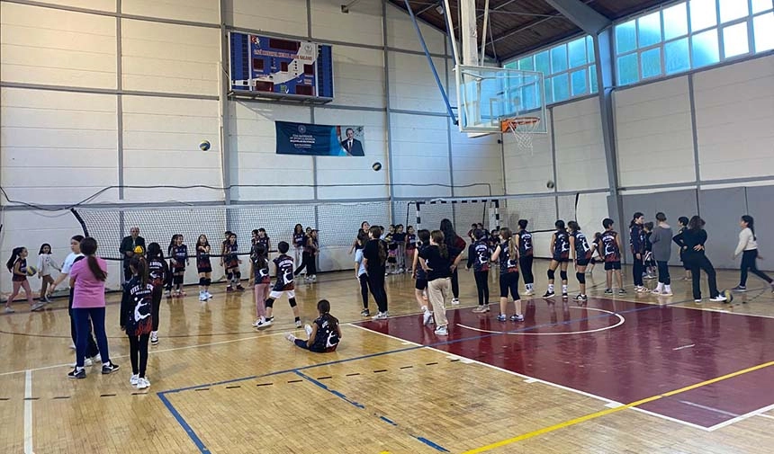 Efes Selçuk’ta çocuklar kışı sporla geçiriyor