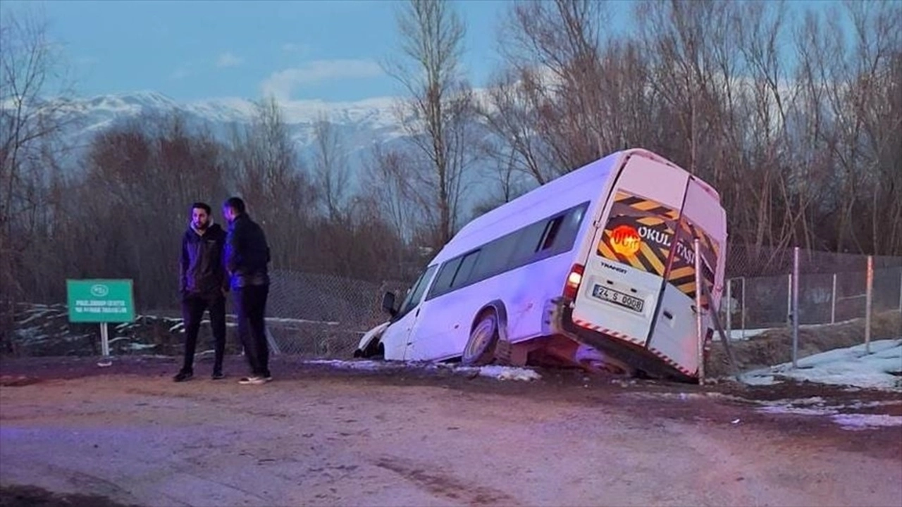 Öğrenci servisi sulama kanalına düştü: 11 kişi yaralandı