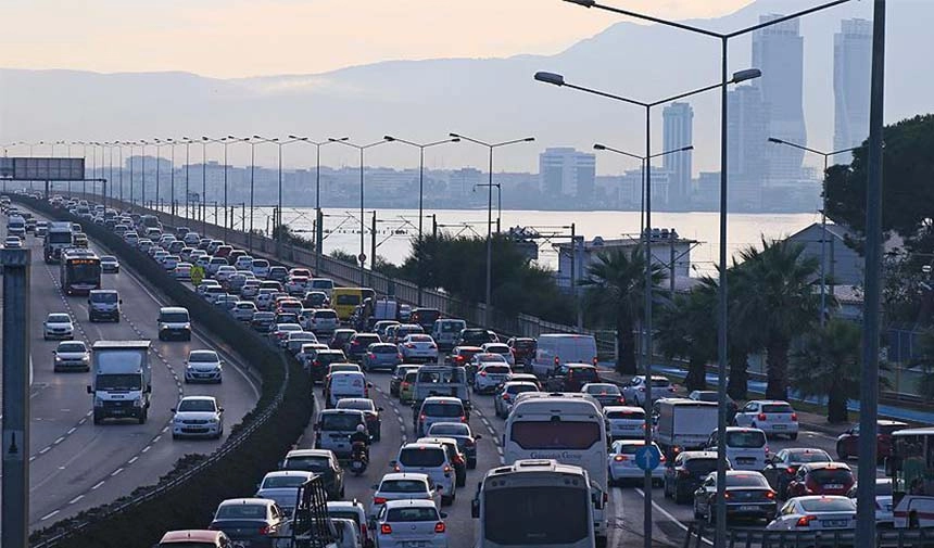 TÜİK açıkladı: İzmir’de trafiğe kayıtlı araç sayısında rekor artış!