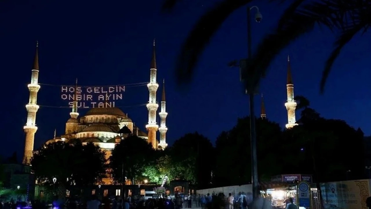 2025 İzmir İmsak Takvimi: İzmir’de ilk sahura kaçta kalkılacak? İzmir'de iftar saat kaçta?