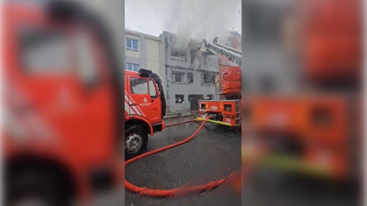 3 katlı binada yangın: 1 kişinin cansız bedeni bulundu