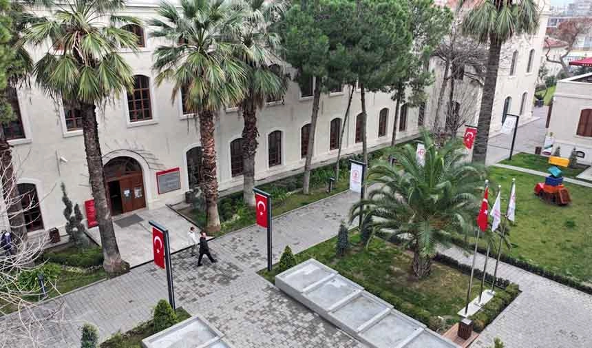 İzmir'in tarihi tütün fabrikası kültür sanat üssüne dönüştü