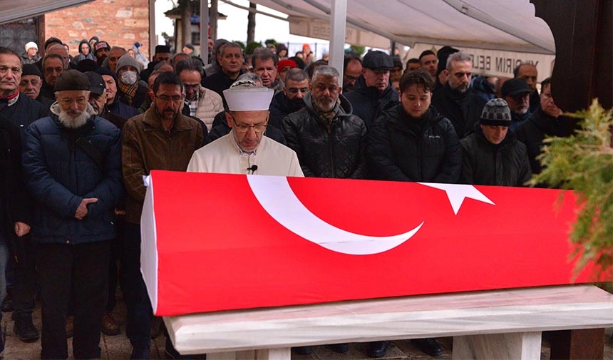 Oyuncu Emin Gümüşkaya, Bursa'da son yolculuğuna uğurlandı