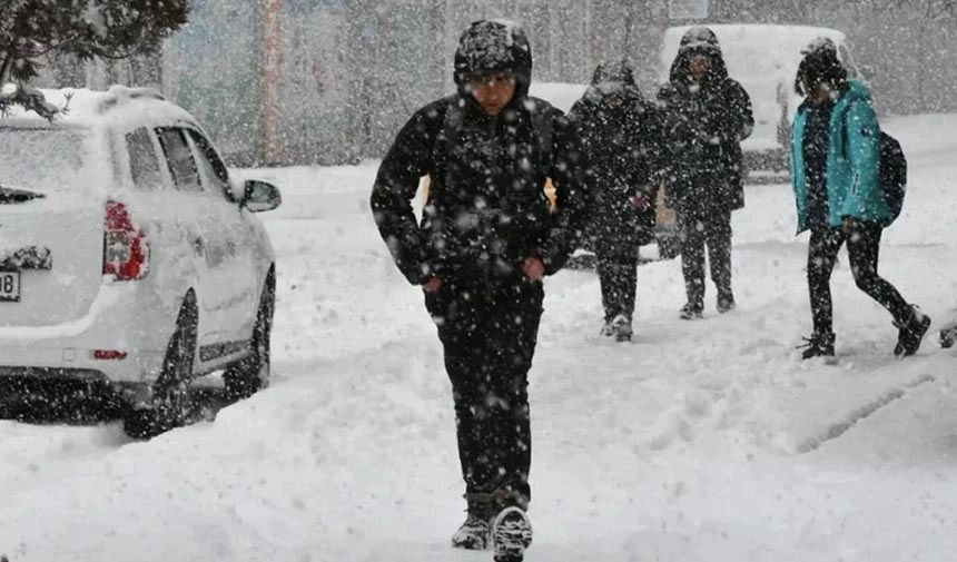 AKOM uyardı: İstanbul'da kar fırtınası, İzmir'de dondurucu soğuk