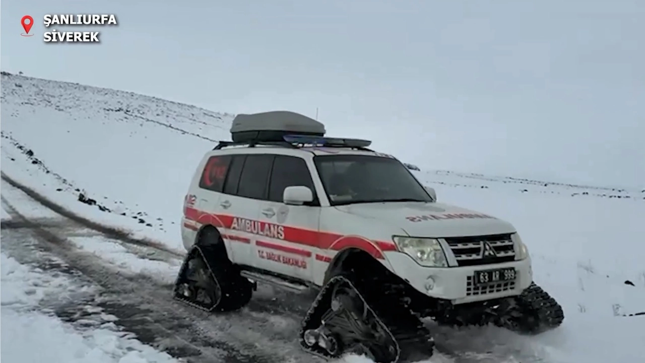 Mahsur kalan hastanın imdadına sağlık ekipleri yetişti: Paletli ambulansla hastaneye götürüldü