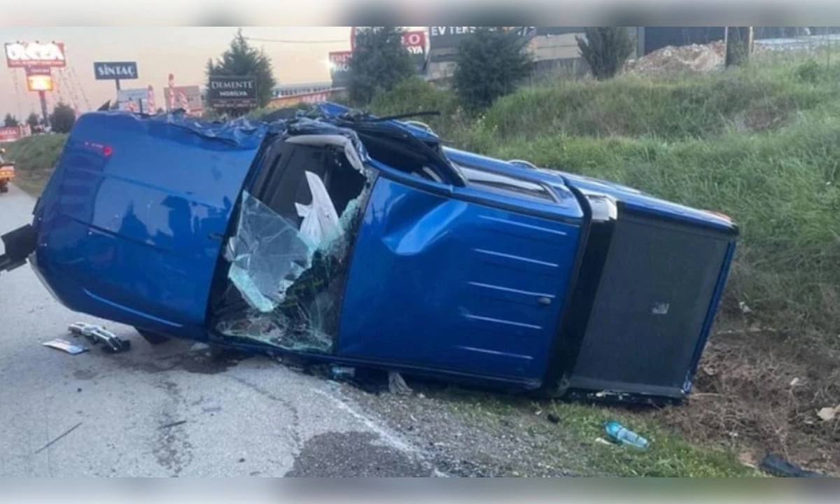 İzmir Menderes'te feci kaza: Pikap iki araca çarptı...Ölü ve yaralı var!