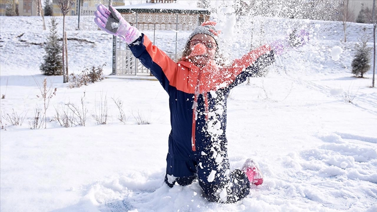 24 Şubat okullar tatil mi? 24 Şubat Pazartesi eğitime ara verilen iller