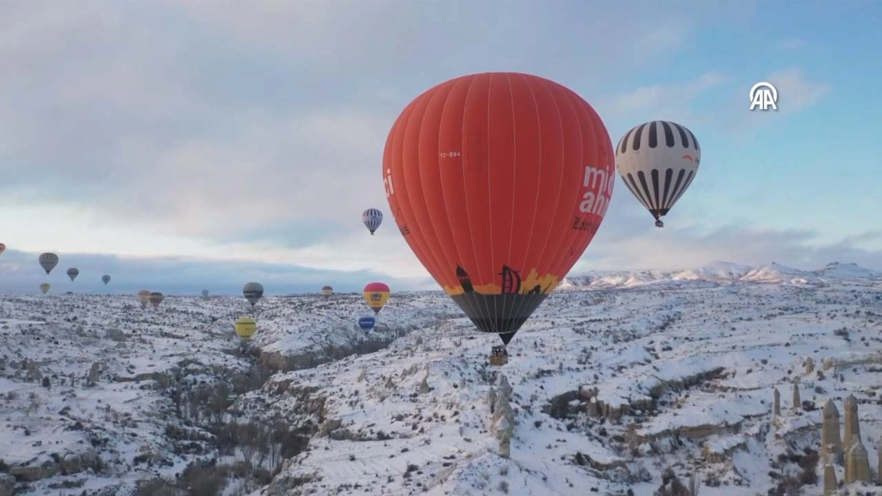 Kapadokya'da 18 gün sonra sıcak hava balonları yeniden gökyüzünde