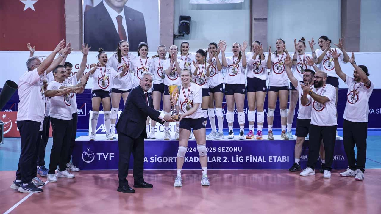 Altınordu, voleybolda şampiyon oldu