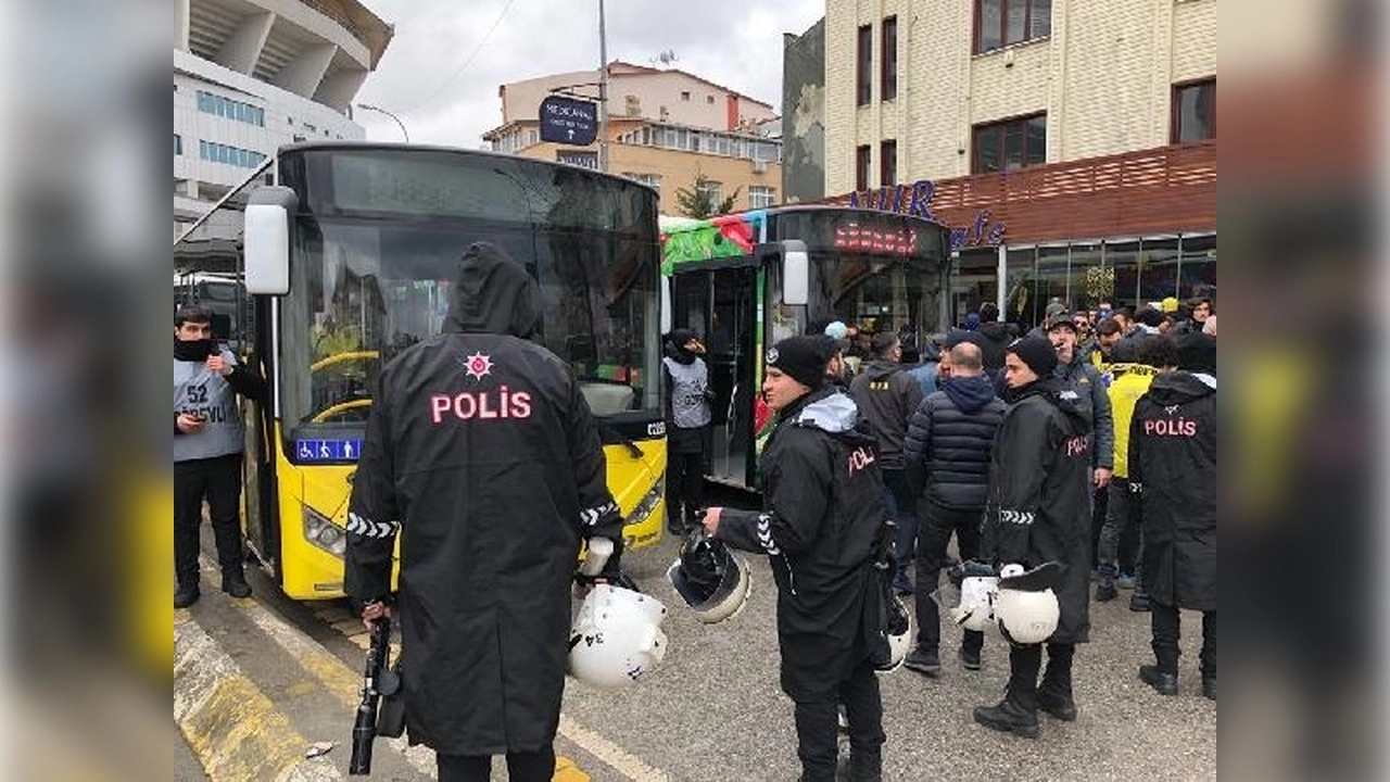 Derbi için geri sayım: Fenerbahçeli taraftarlar Rams Park’a gitti