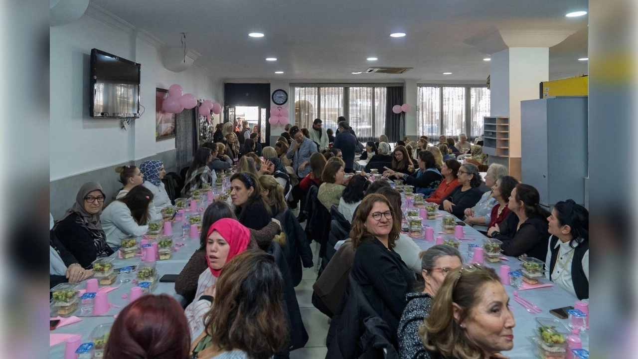 İzmir’de gündem sağır ve işitme engelli kadınların sorunları: Farklılıklarımızı fırsata dönüştürebiliriz