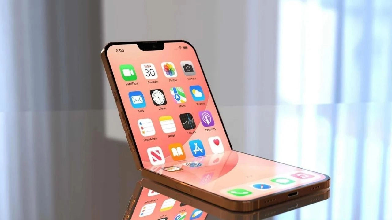 Apple’ın katlanabilir ekranlı iPhone’u yola çıkıyor! Merakla beklenen tarih belli oldu