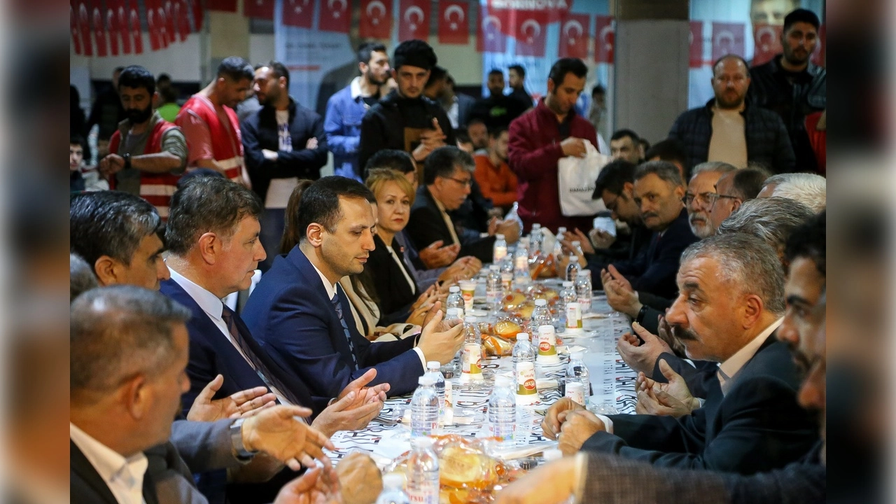 Bornovalılar iftar sofrasında buluşacak: Her gün bin kişiye sofra kurulacak