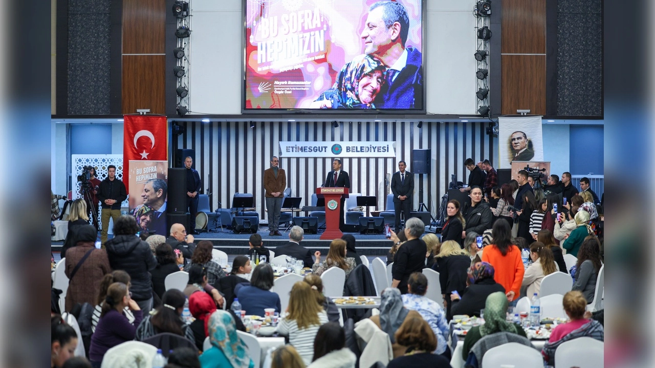 CHP lideri Özel’den iftar buluşmasında ekonomi çıkışı: Bu emekliler nasıl geçinsin Tayyip Bey?