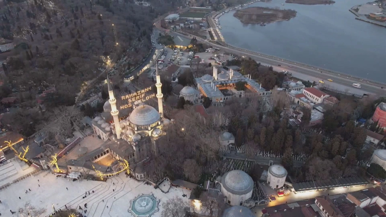 Eyüpsultan Camii havadan görüntülendi: Halk ilk orucunu Eyüpsultan’da açtı