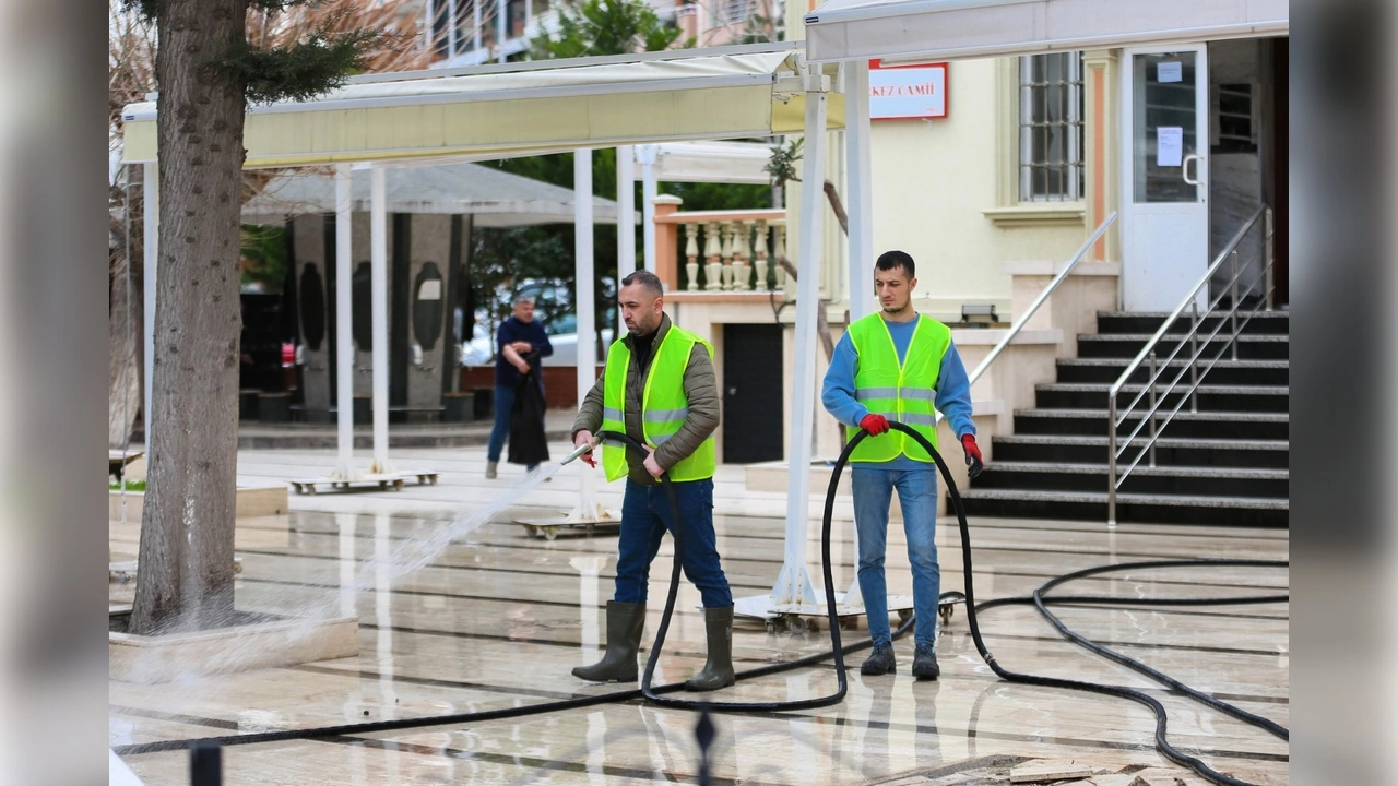 Narlıdere’nin camilerinde Ramazan mesaisi