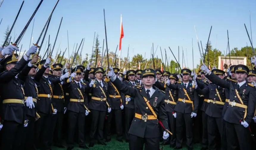 Teğmenlerin ihracına karşı oy kullanmıştı: Emekliliğini istedi!