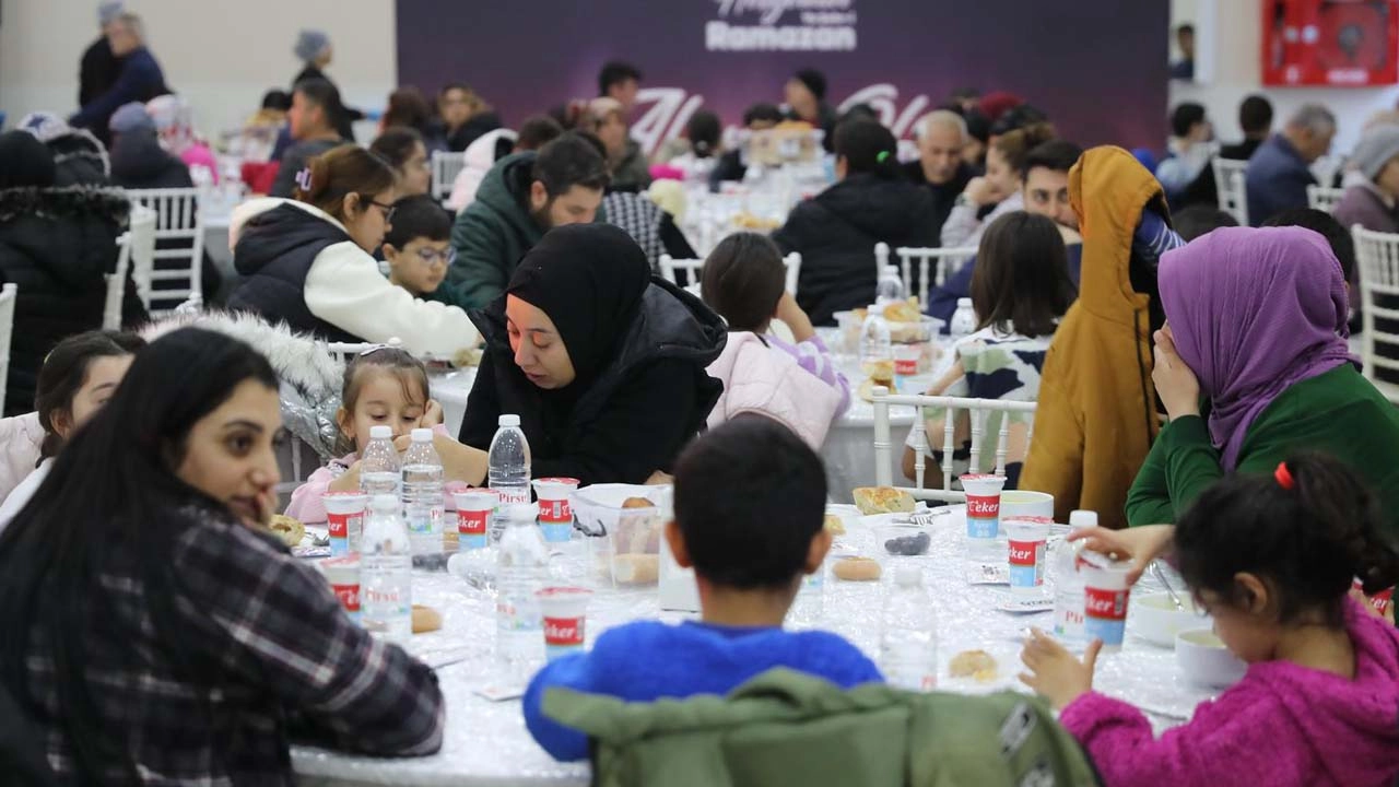 Aliağalılar iftarda bir araya geldi