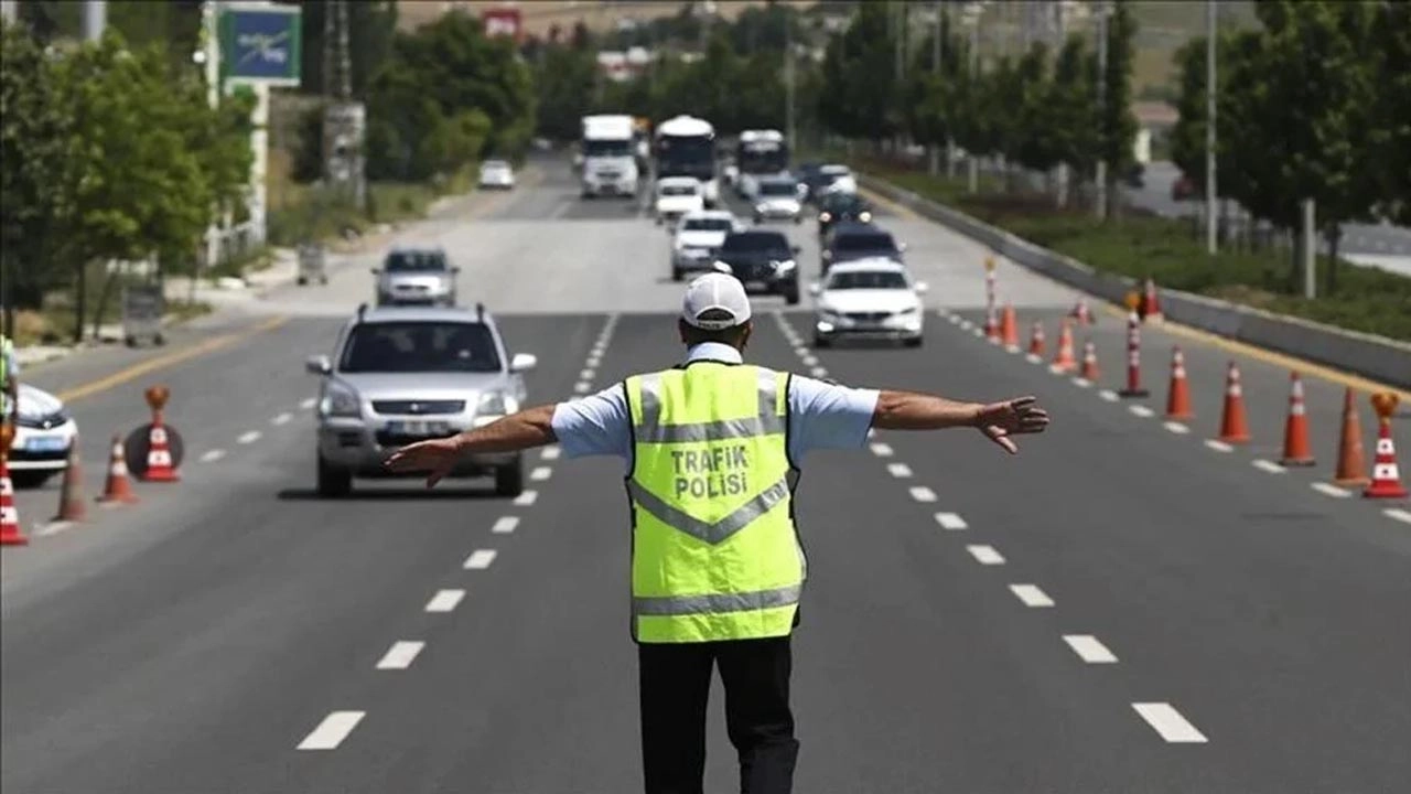 Trafik suçlarının yaptırımları ağırlaşıyor: Ambulansa yol vermeyen yandı! Cezalar 20 kat artıyor