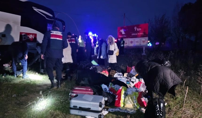 Çanakkale’de tur otobüsü yoldan çıktı: Çok sayıda yaralı var