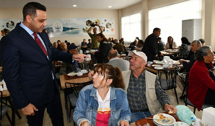 Çiğli’de mahalleli iftar sofrasında buluşuyor haberinin görseli