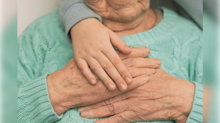 Dikilili öğrencilerden yaşlılara kişisel bakım