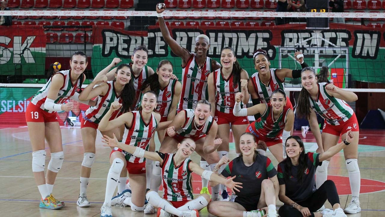 Göztepe ve Karşıyaka filede finallerde haberinin görseli
