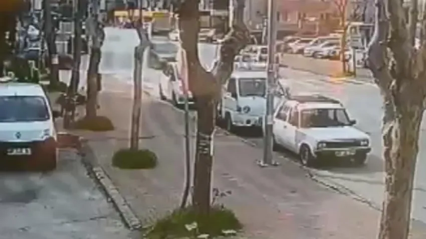 Halk otobüsü kafeye daldı! haberinin görseli