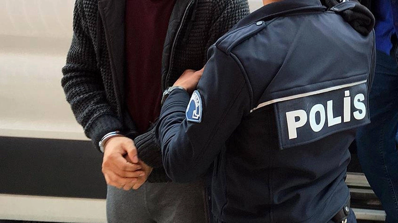 İzmir’de tarihi eser kaçakçılığı operasyonu: 3 kişi gözaltına alındı haberinin görseli