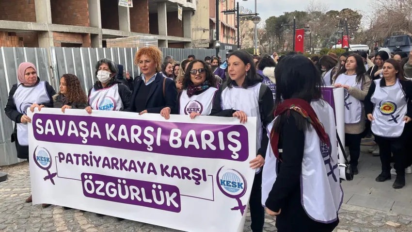 KESK Kadın Meclisi’nden barış zinciri haberinin görseli