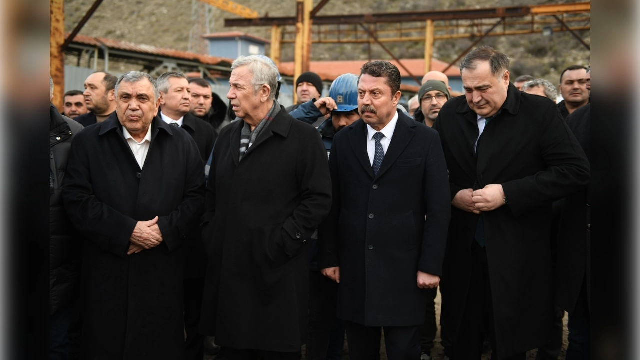 Mansur Yavaş madencilerle buluştu haberinin görseli