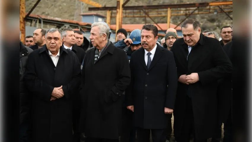 Mansur Yavaş madencilerle buluştu haberinin görseli