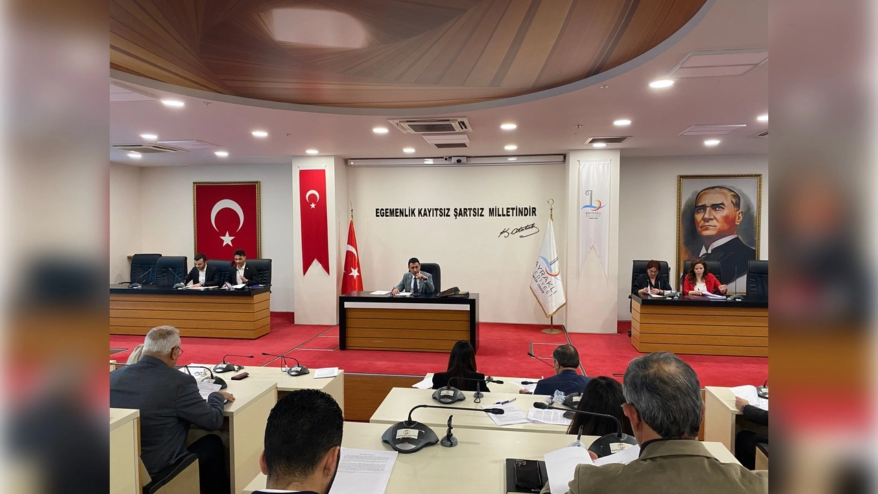 Önal’dan Bayraklı’da 13 mahalleye doğalgaz müjdesi haberinin görseli