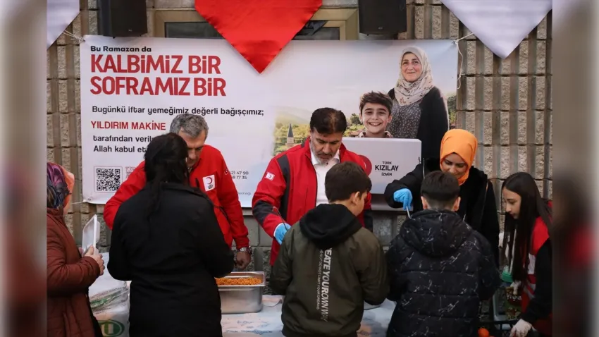 Türk Kızılay'dan, Kemalpaşa'da 300 kişilik iftar çadırı