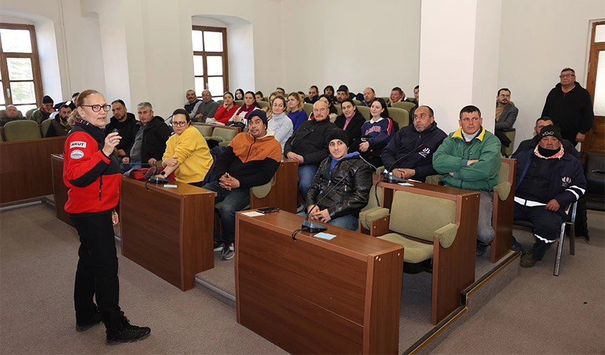 Urla’da afet hazırlığında ilk adım: AKUT’tan personele farkındalık eğitimi