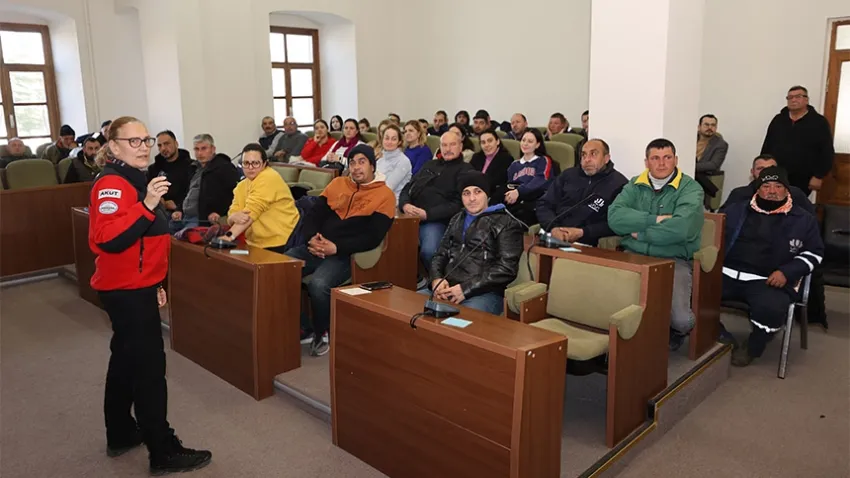 Urla’da afet hazırlığında ilk adım: AKUT’tan personele farkındalık eğitimi